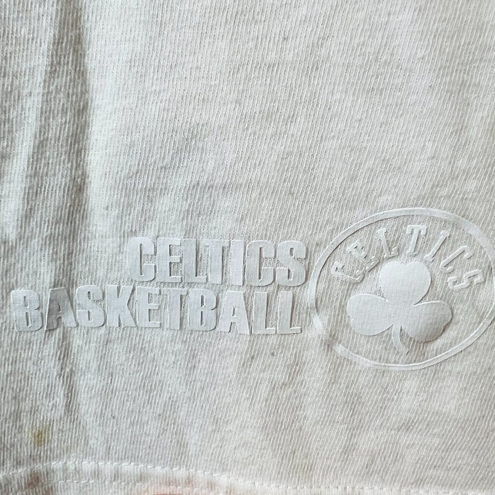 UNK NBA Boston Celtics Cream T-Shirt White Shamrock Men's Size L RARE - Picture 7 of 8